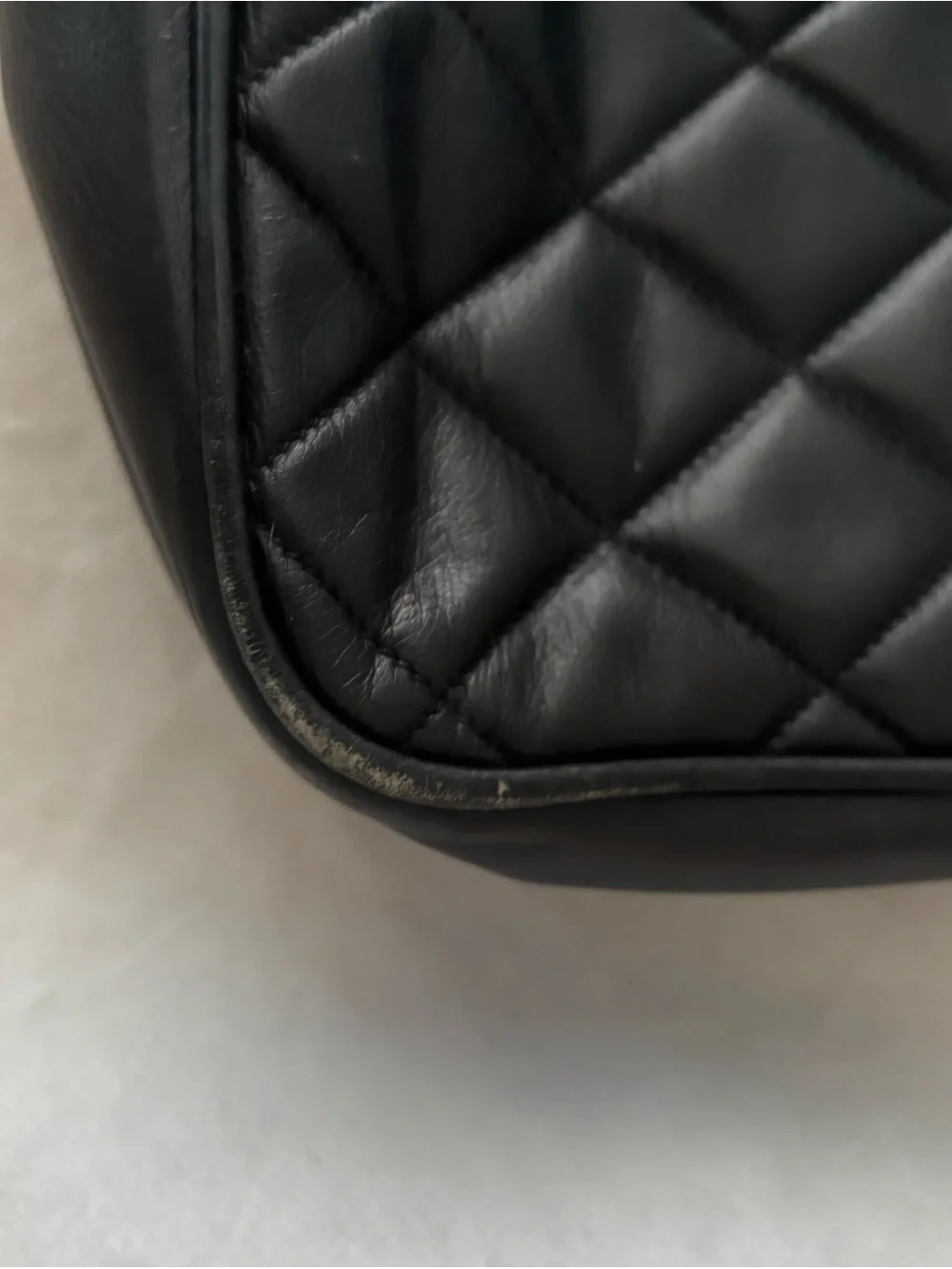 Vintage 80’s Chanel lambskin tote bag CC Charm, gold chain.